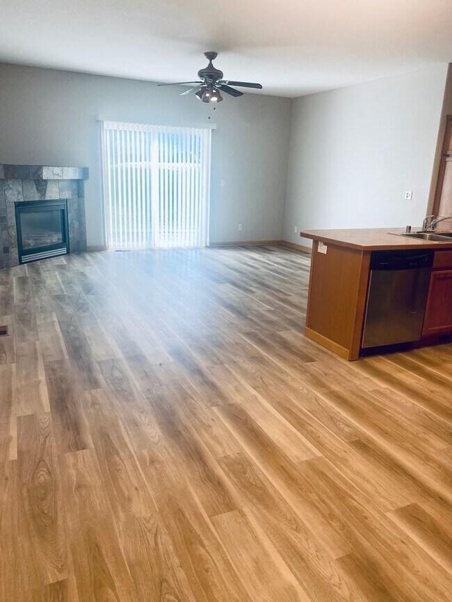 Building Photo - 512