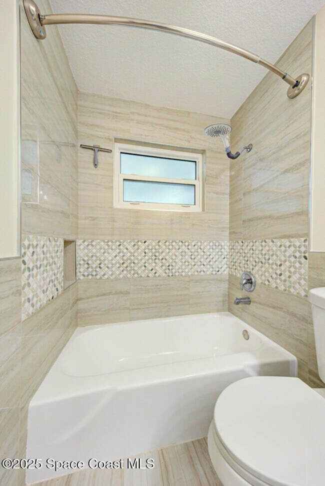 Building Photo - 1065 Molaki Dr