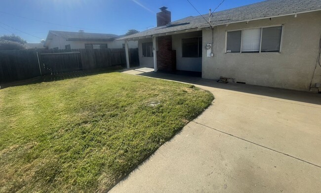 Building Photo - Pet friendly, 3 Bedroom House in Santa Maria