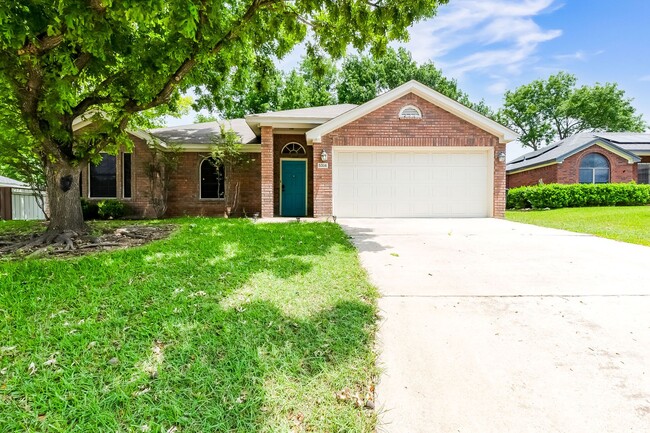 Primary Photo - 5316 Trail Dr