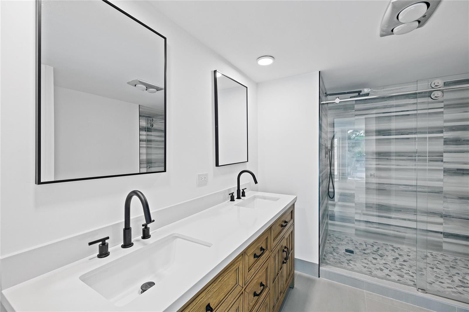 Building Photo - 1360 S Ocean Blvd