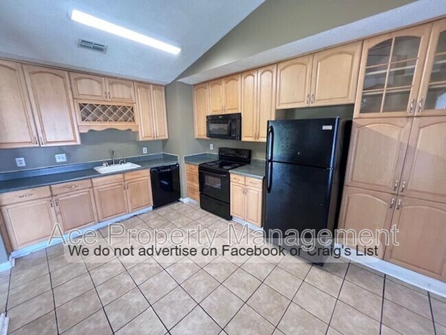 Building Photo - 1543 Bingham Dr