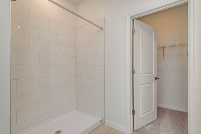 Building Photo - 18234 Pleasantview Blvd