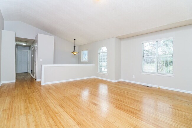 Building Photo - 523 White Pines Dr