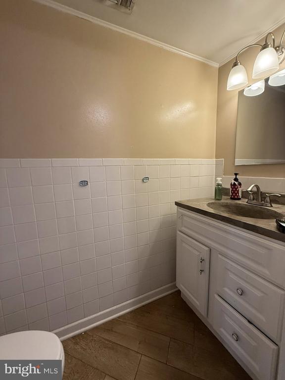 Building Photo - 5439 Richenbacher Ave