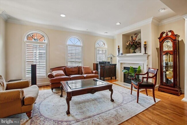 Building Photo - 1309 McLean Crest Ct