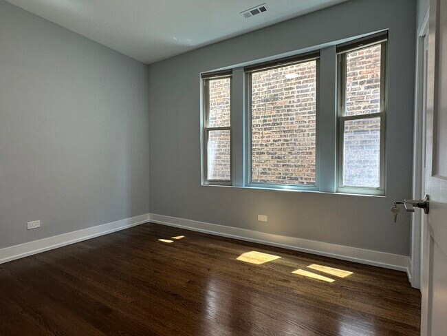 Building Photo - 4714 N Talman Ave