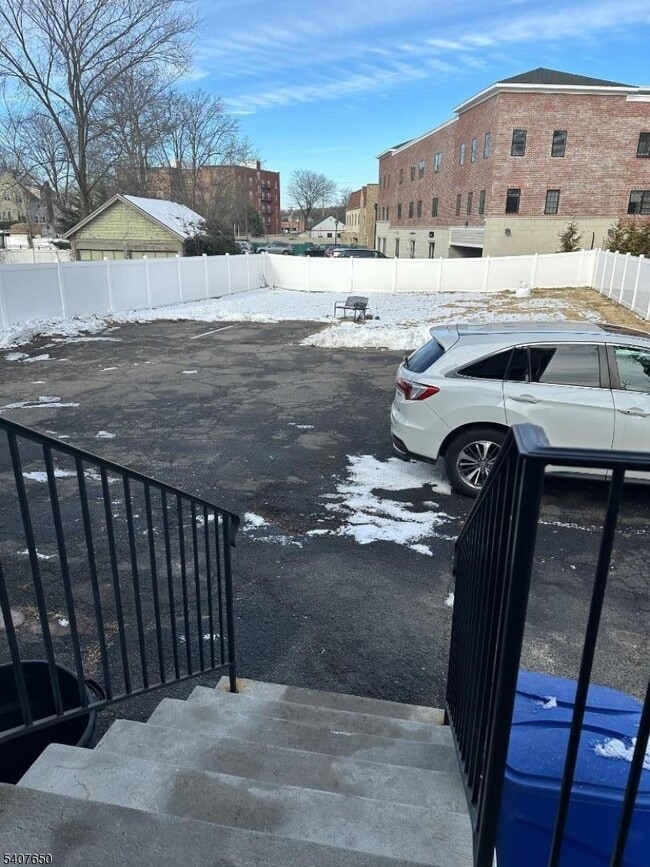 Building Photo - 112 Park St