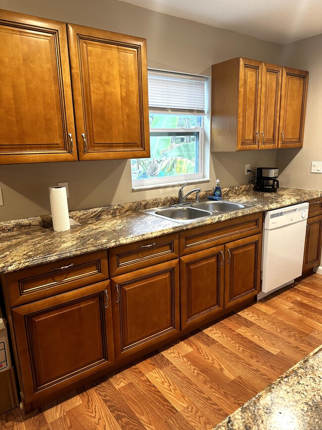 Primary Photo - 4921 20th St Ct E