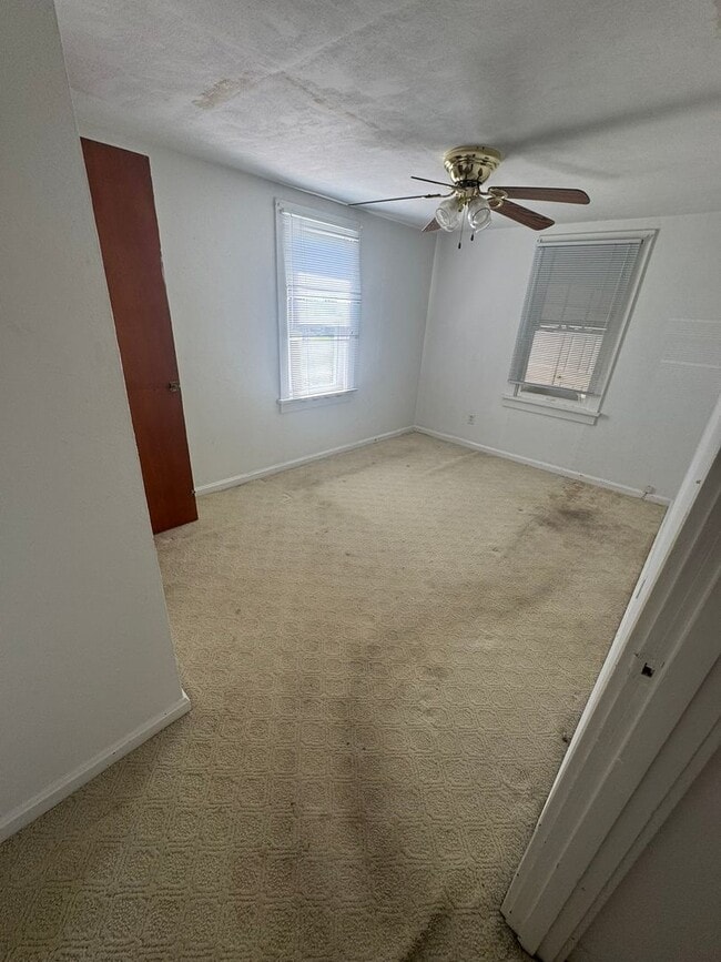 Building Photo - Cozy 2 Bedroom 1 Bath Home