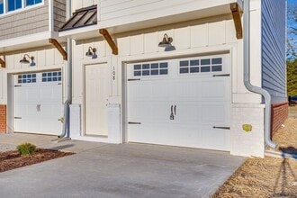 Building Photo - Townhome in Chapel Hill