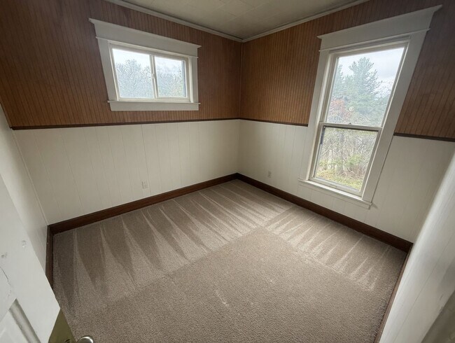Building Photo - Duluth MN 5- Bedroom - 2-Bath - 1 - Car Single Family Home