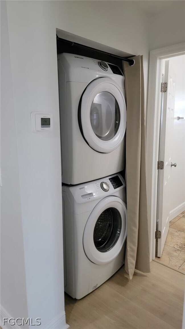 Building Photo - 608 SE 13th Terrace