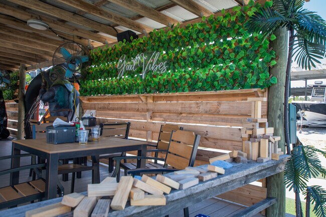 Building Photo - 1000 Cove Cay Dr