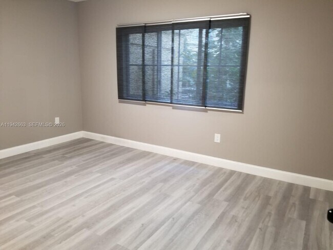 Building Photo - 2470 Centergate Dr