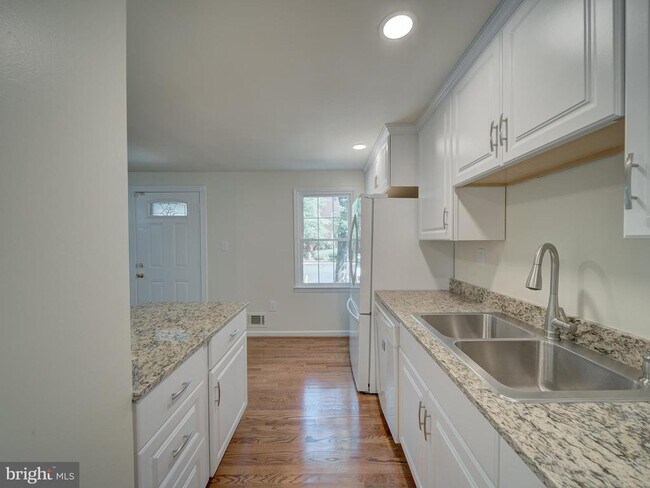 Building Photo - 13186 Putnam Cir