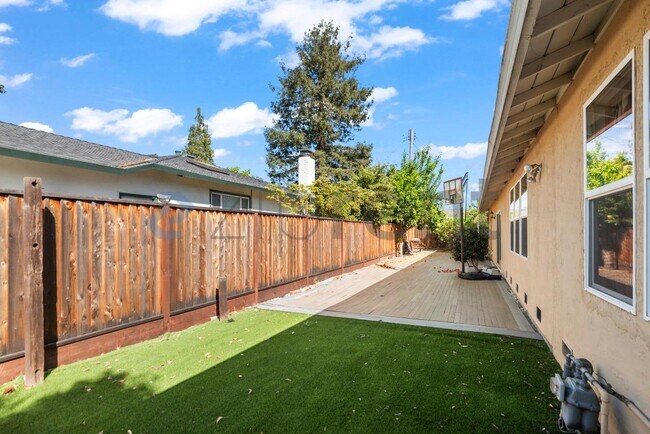 Building Photo - 3207 Forbes Ave