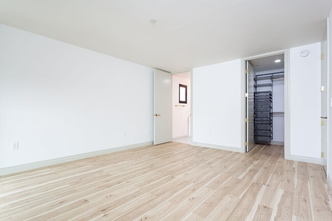 Building Photo - Trendy Hillcrest Condo