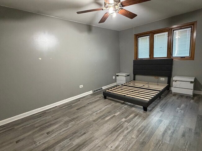 Building Photo - 15558 Larkspur Ln