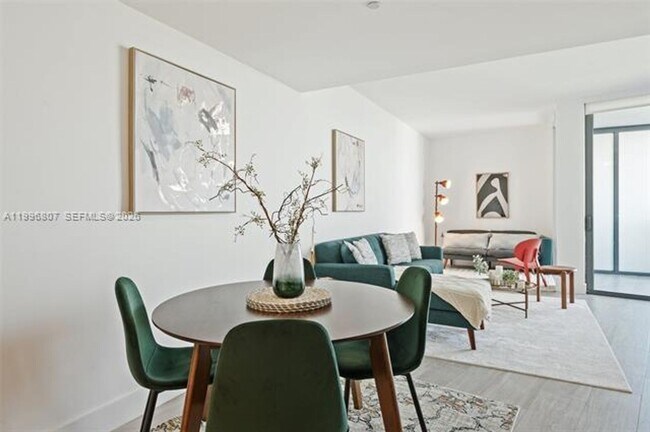 Building Photo - 121 NE 34th St