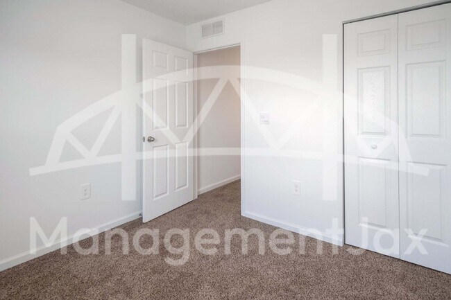 Building Photo - 5540 US-1