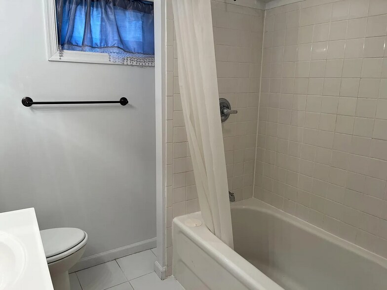 Building Photo - 3403 Aberdeen St