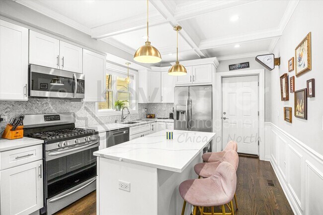 Building Photo - 4230 N Oriole Ave