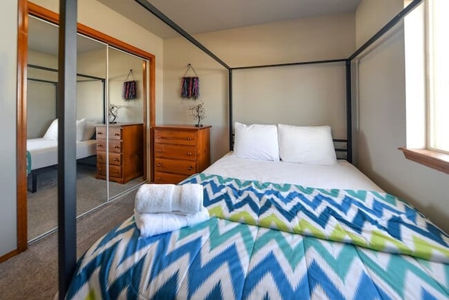 Building Photo - 3880 Graphite Ct