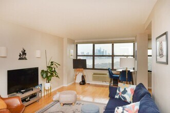 Building Photo - 7000 Boulevard