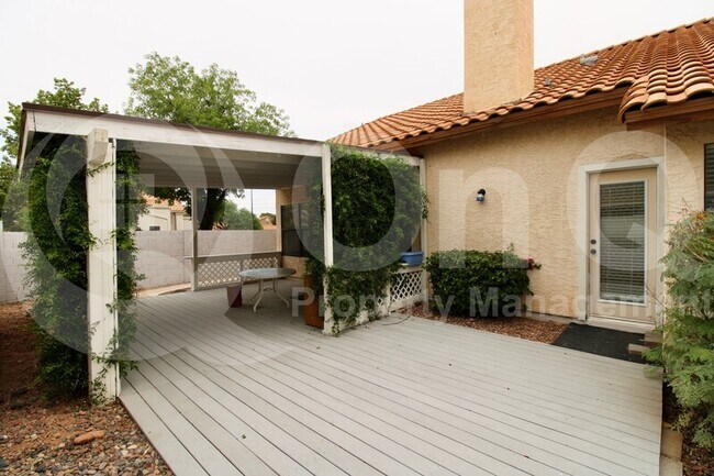 Building Photo - 1133 E San Pedro Ave