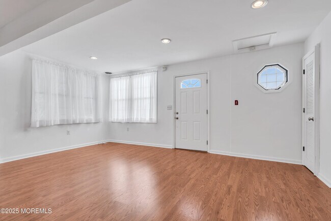 Building Photo - 315 Elizabeth Ave