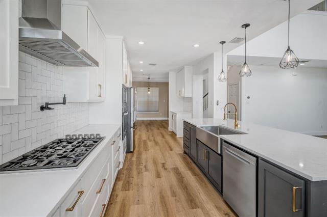 Building Photo - 3812 Lakeway Dr