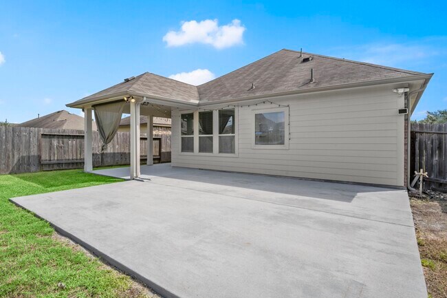 Building Photo - 3835 Raintree Village Dr