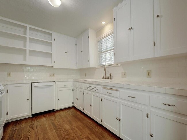 Building Photo - 2204 Tower Dr