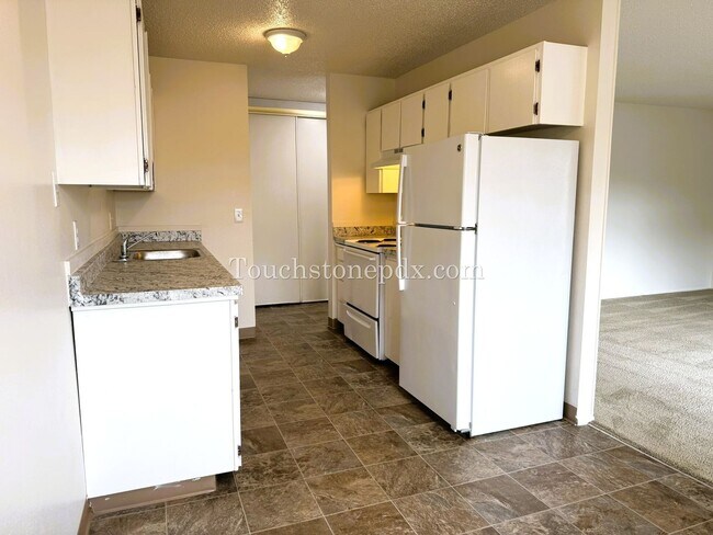 Building Photo - Charming 2-Bedroom Apartment in the Heart ...