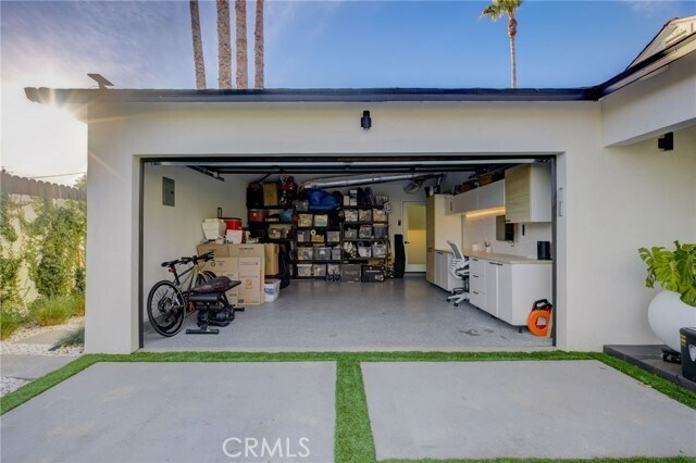 Building Photo - 8161 Encino Ave