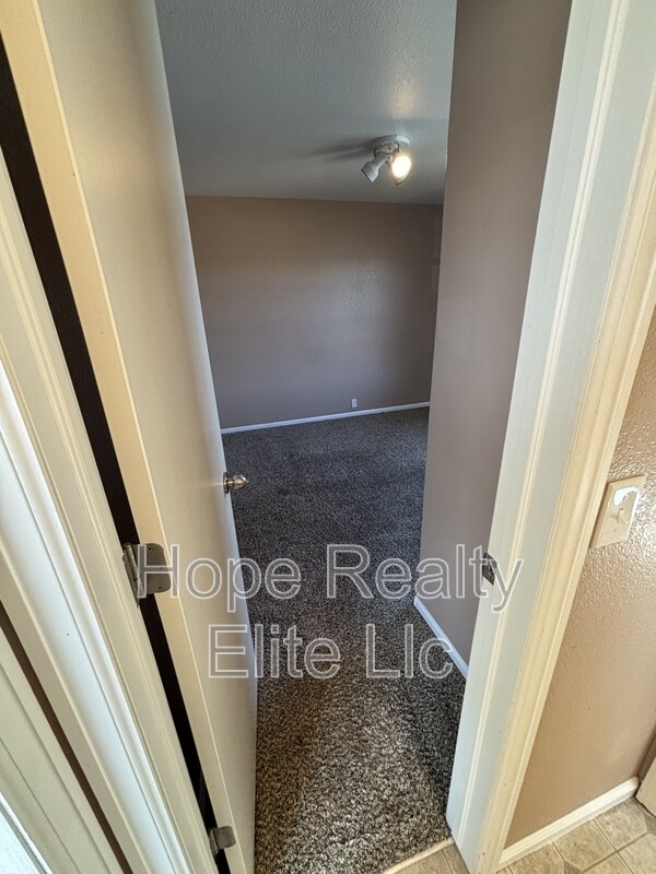 Building Photo - 7640 Fiona Ln