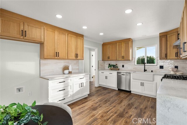 Building Photo - 7785 Vineyard Ave