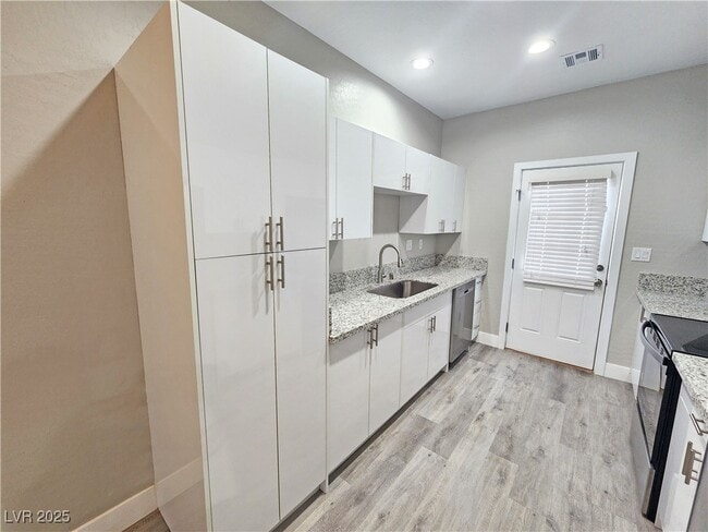 Building Photo - 1111 Sixshooter Ave