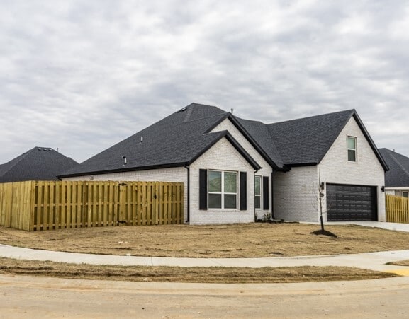 Building Photo - 441 Willow Dr