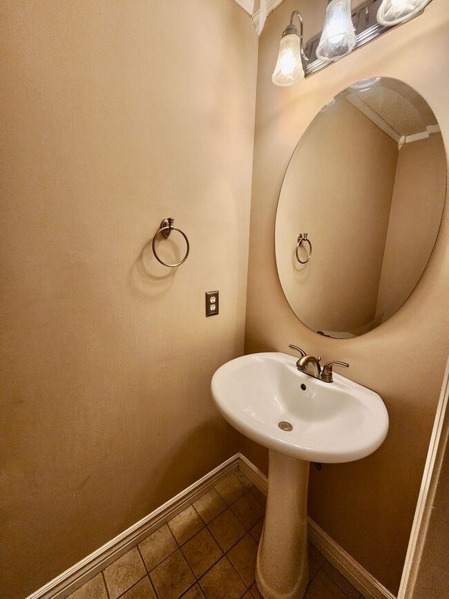 Building Photo - Charming 4 Bedroom Home in Center Lake Subdivision - Mt. Pleasant