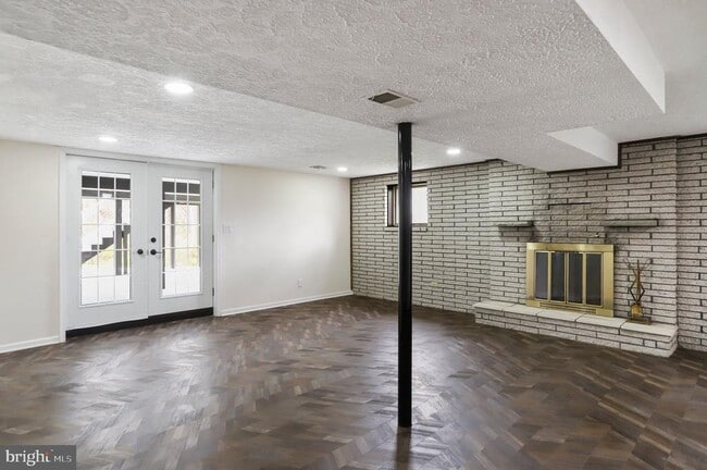 Building Photo - 5 Orchard Pl