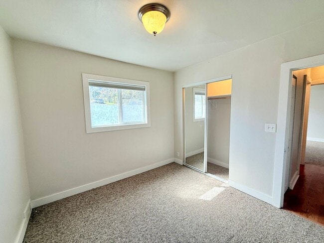 Building Photo - North Queen Anne Home