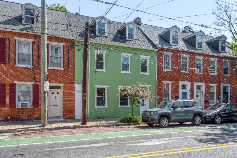 Building Photo - 249 N Mulberry St