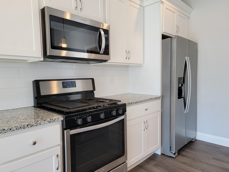 Building Photo - 213 Buckton Dr