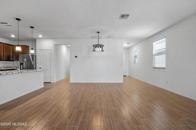 Building Photo - 12366 N Cervelli Ave