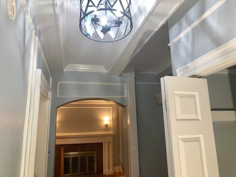 Building Photo - 15 Braemore Rd