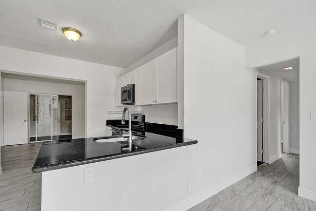 Building Photo - 651 SW 15th St