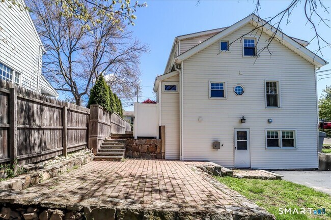Building Photo - 25 Maplewood Ave