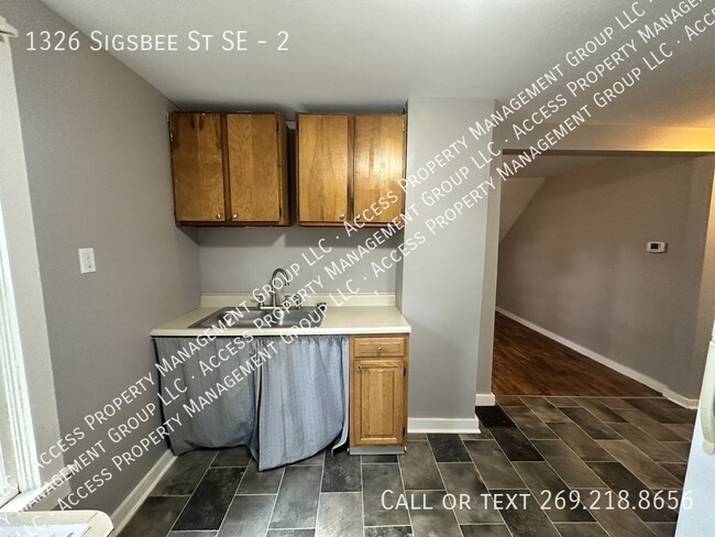 Building Photo - 1326 Sigsbee St SE